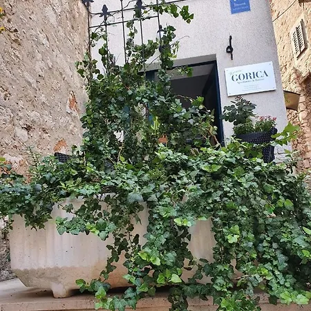 Hostel With Shared Bathroom House Gorica